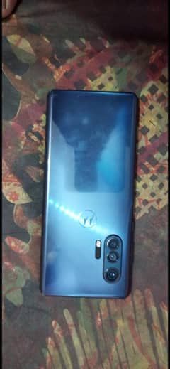 Am selling smart phone Moto edge plus