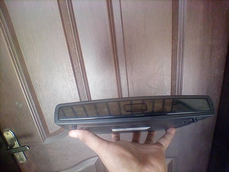 ADB P. RG E4202N Wi-Fi Router 1