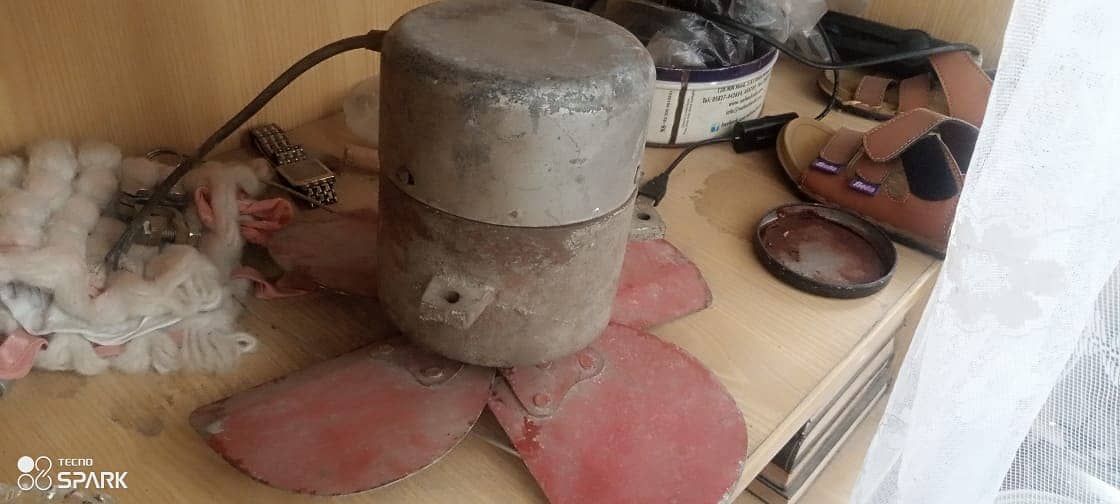 exhaust fan in good condition and working properly 2 month used 0