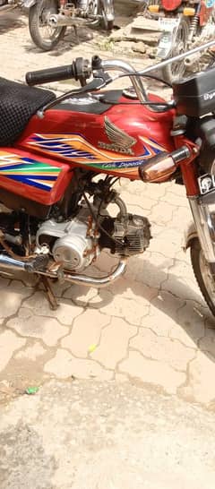 Honda cd70 koe Kam nhe ha es ma