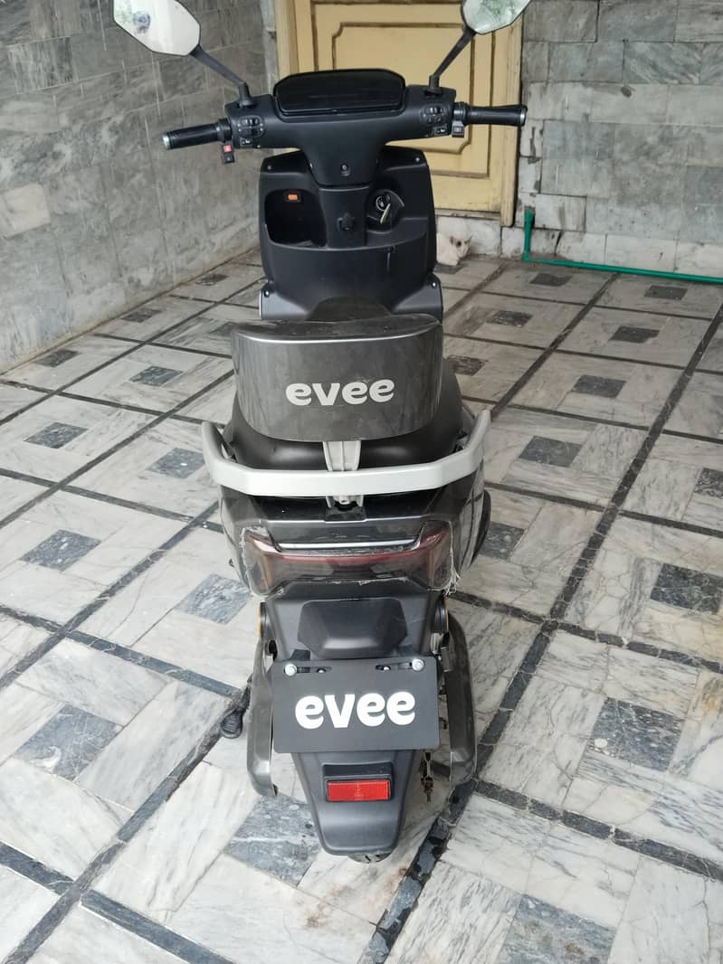 Eevee Jen z new model condition new km600 2