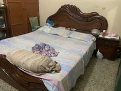Sheesham king size wood bed For Sale in Good Condition