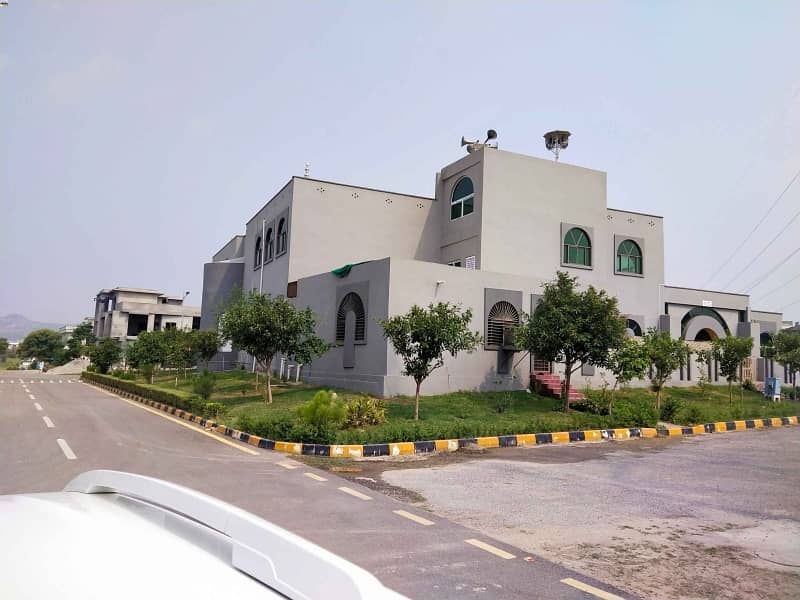 50x90 Plot For Sale In Prime Location - B-17, C Block 2