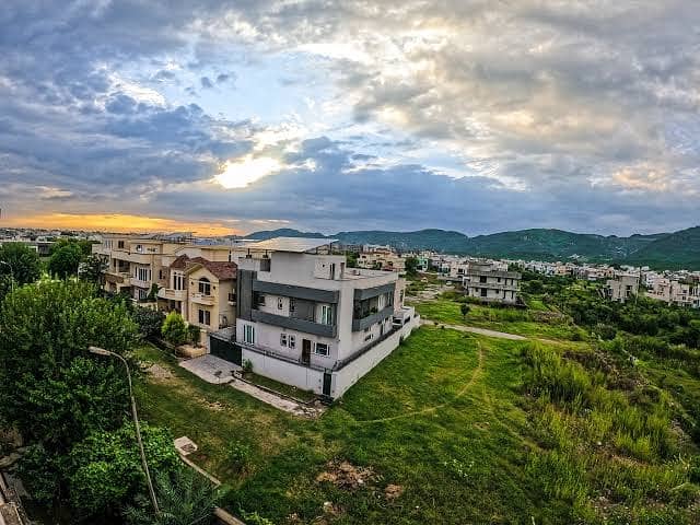 50x90 Plot For Sale In Prime Location - B-17, C Block 6