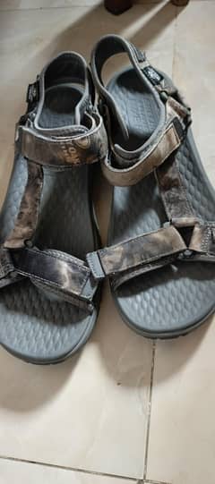 Skechers sandals los Angels verison