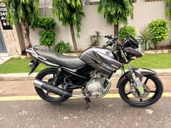 Yamaha YBR 2017 Model  28500 km driven only self start alow rims