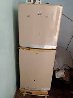 selling fridge pel company ka he cooling best he
