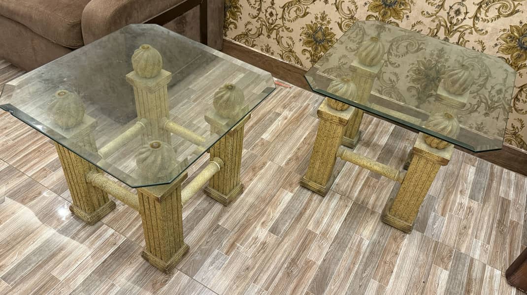 Sofa set with tables 4