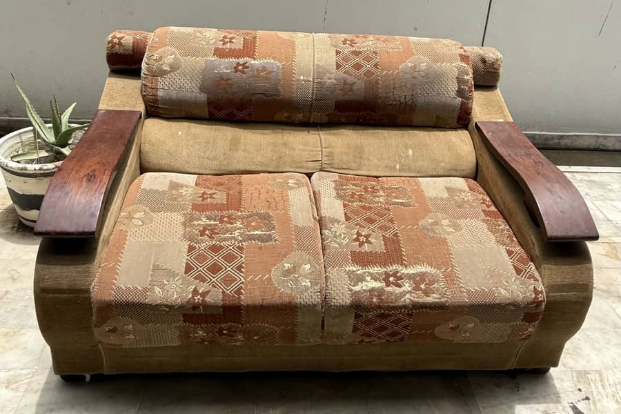 Sofa set with tables 9