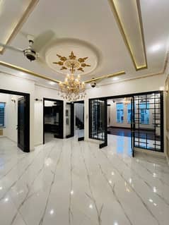 10 Marla House In Lahore Is Available For Sale