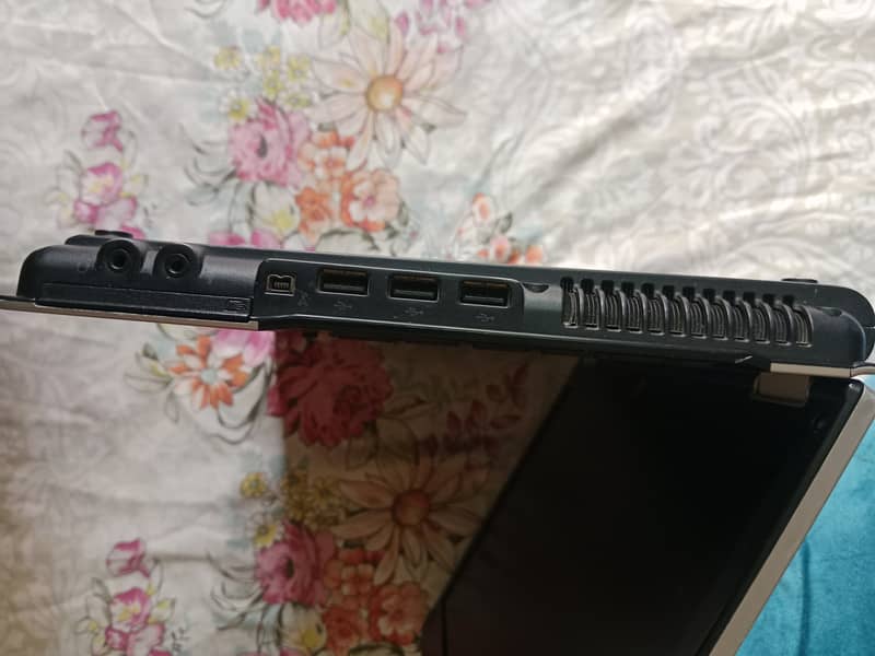 Hp Elitebook 8440p, Window 10 installed,core i5, good  condition 7