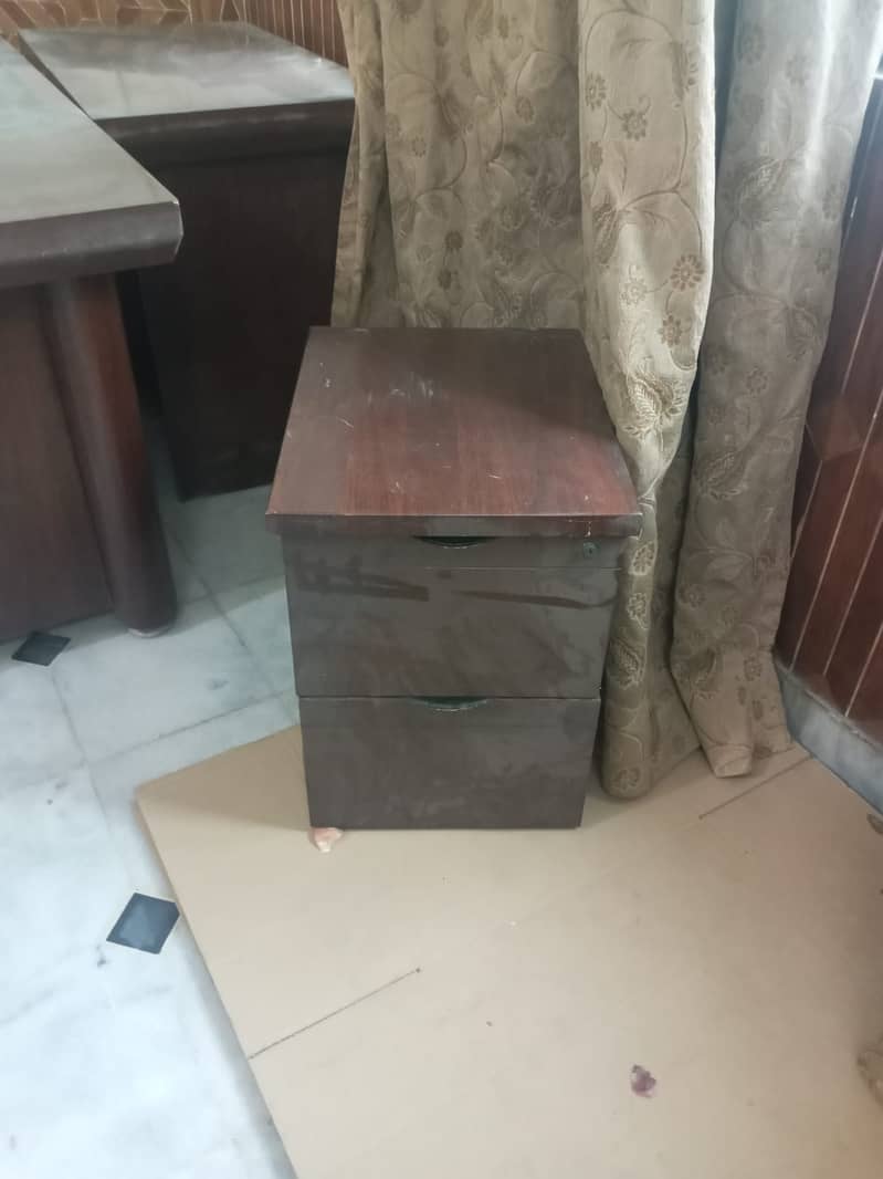 Executive Tables best with side table and drawer 2