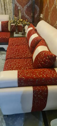 untouched sofa set zero damage with table and clean