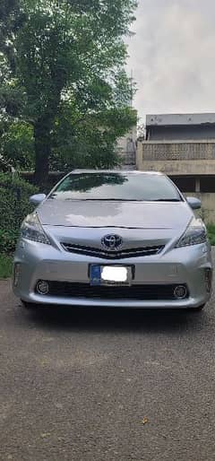 Toyota Prius Alpha 2011