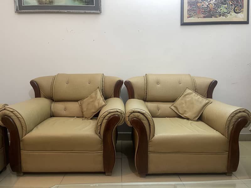 7 seater sofa with 3- tables 5