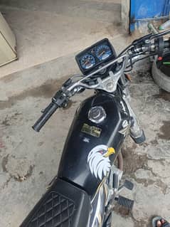 full new condition total  janiyan  salf start Honda 125cg   copy lette