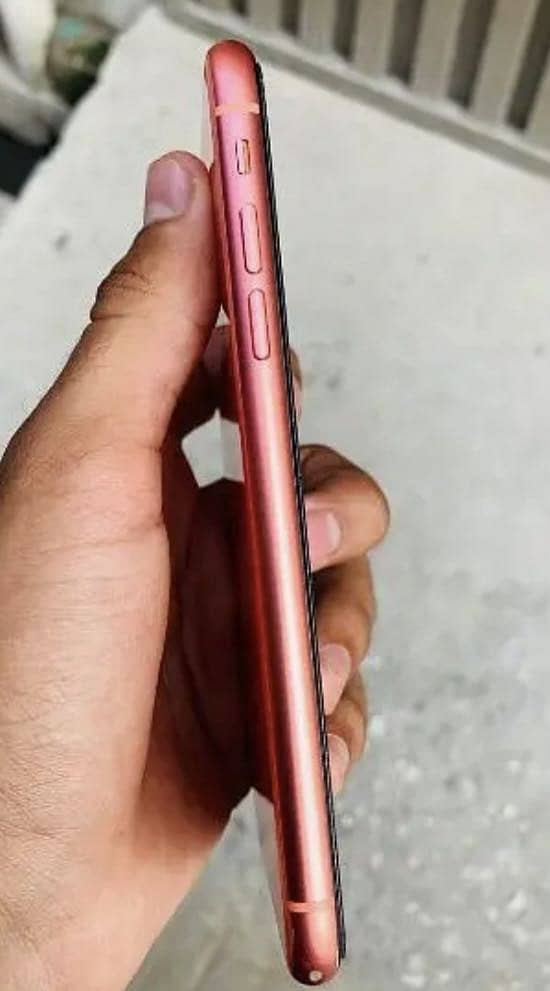 Iphone Xr 10/10 condition Exchange with up model iphone 1