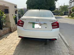 Honda city 2018 only bumpers touch 1st owner