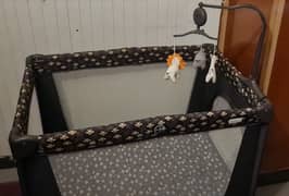 Baby crib/cot