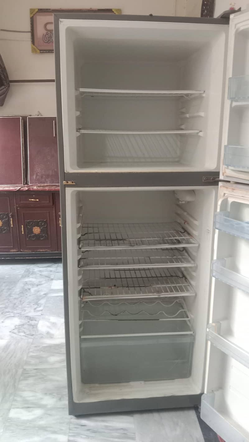 goog condition refrigerator 2