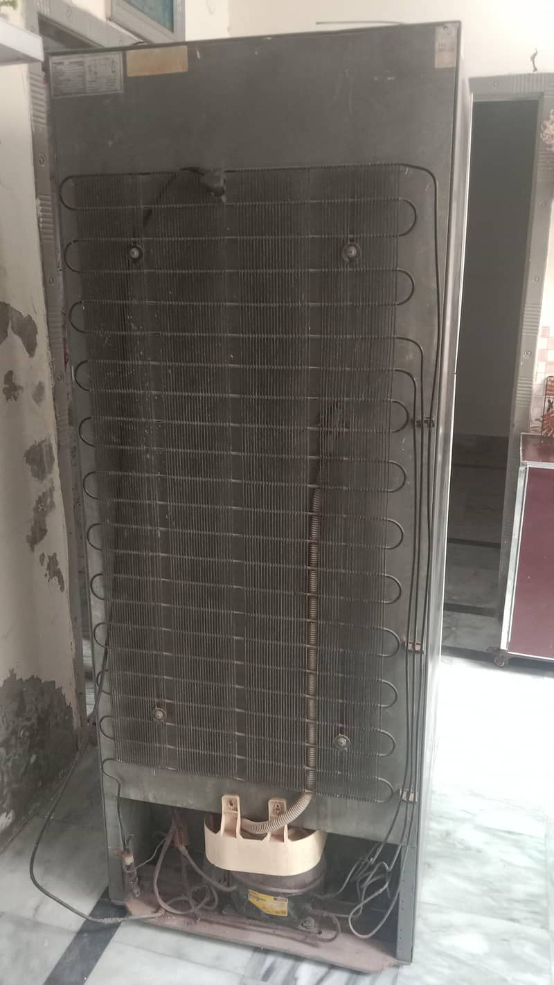 goog condition refrigerator 3