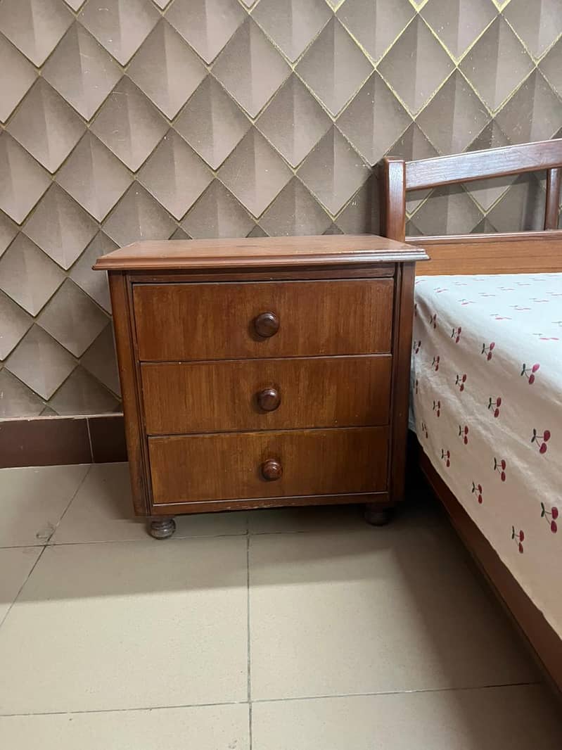 King Size Bed Set – 9/10 Condition | Includes Side Tables, Cupboard & 3