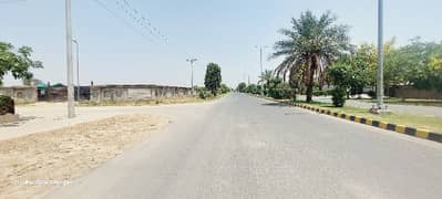 1 KanaL Plot For Sale In Woods At Main Opposite Mounds Block