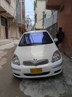 Toyota Vitz 2002 Pearl White