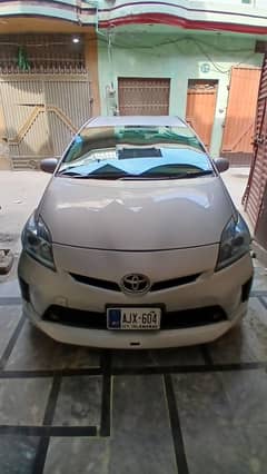 Toyota prius G 1.8 model year 2013