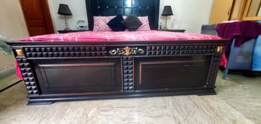 Complete bed set, dressing, almari