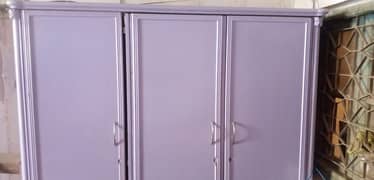 king bed and three door almari