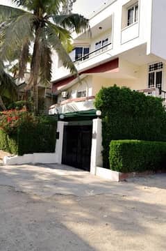 Chance Deal : 200 Yards 3 Bed Lounge Independent Portion In Posh Location Of Shaheed e Millat Near Hill Park & Naheed Super Market At Low Rent