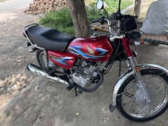 Honda 125 red