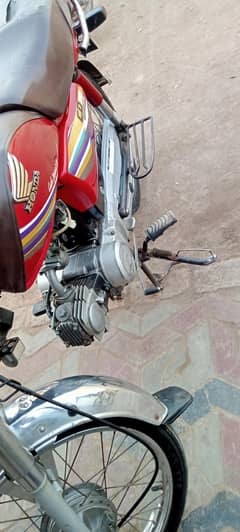 2016 model hai gari bilqul fresh hai koi Kam NAHI hai