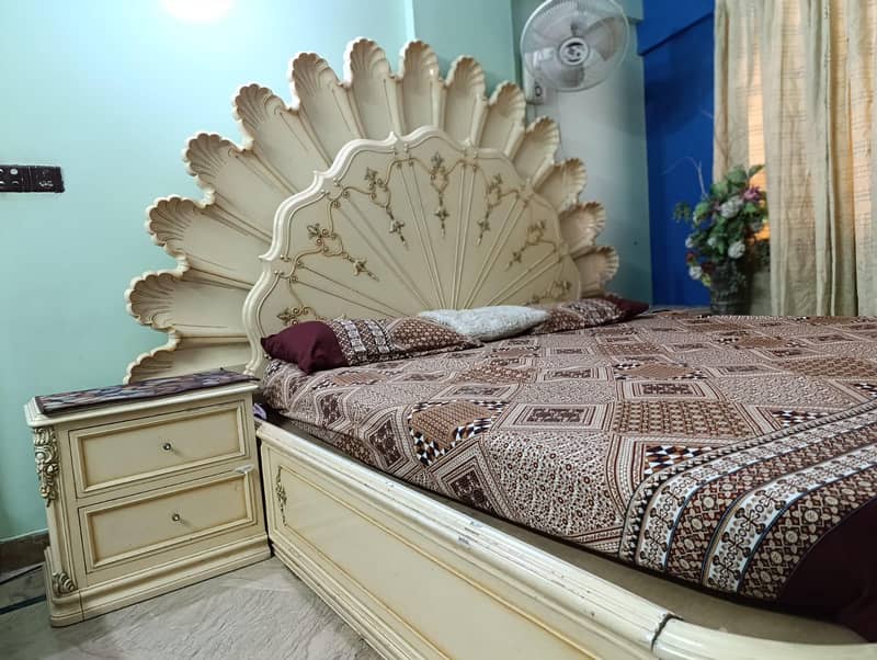 BED SET IN EXCELLENT CONDITION!!! 0