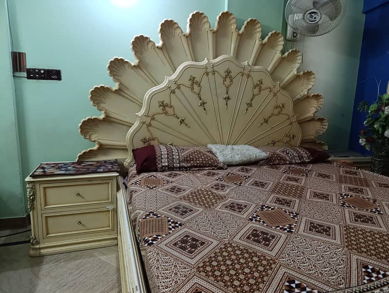 BED SET IN EXCELLENT CONDITION!!! 4