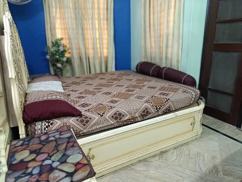 BED SET IN EXCELLENT CONDITION!!! 6