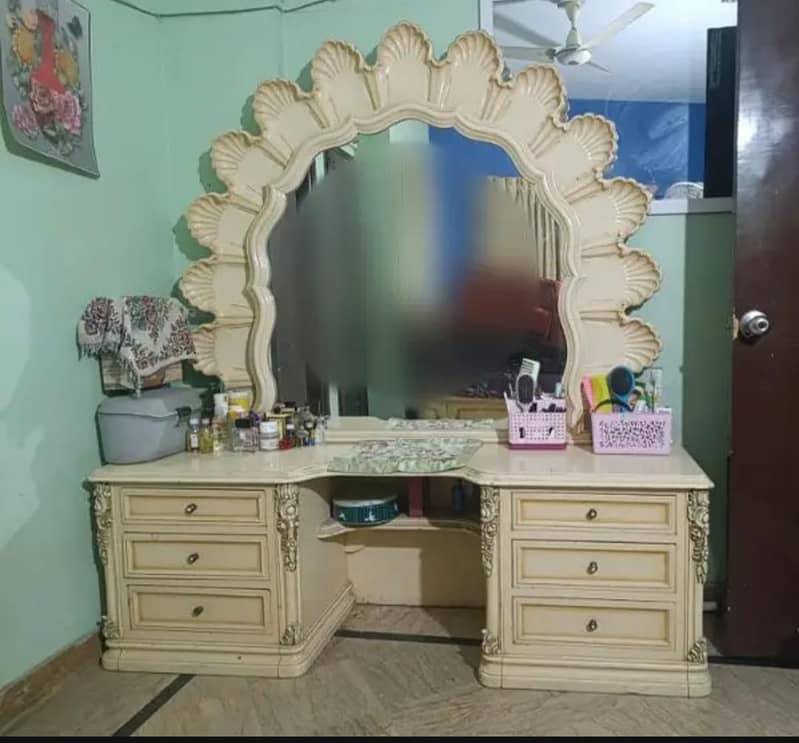 BED SET IN EXCELLENT CONDITION!!! 7