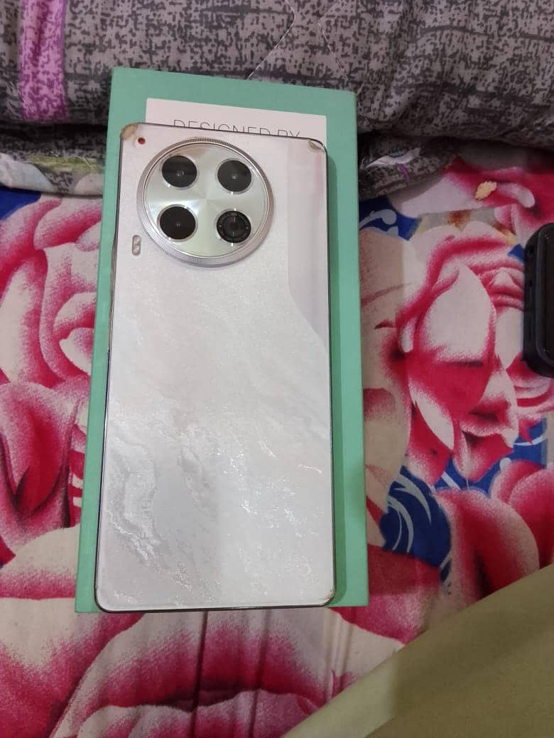 camon 30 condition 10/10 contact number 03452275372 1