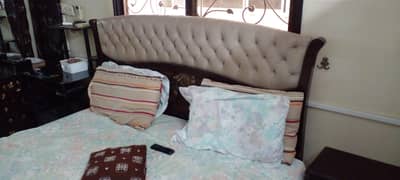 complete bed set with dressing
