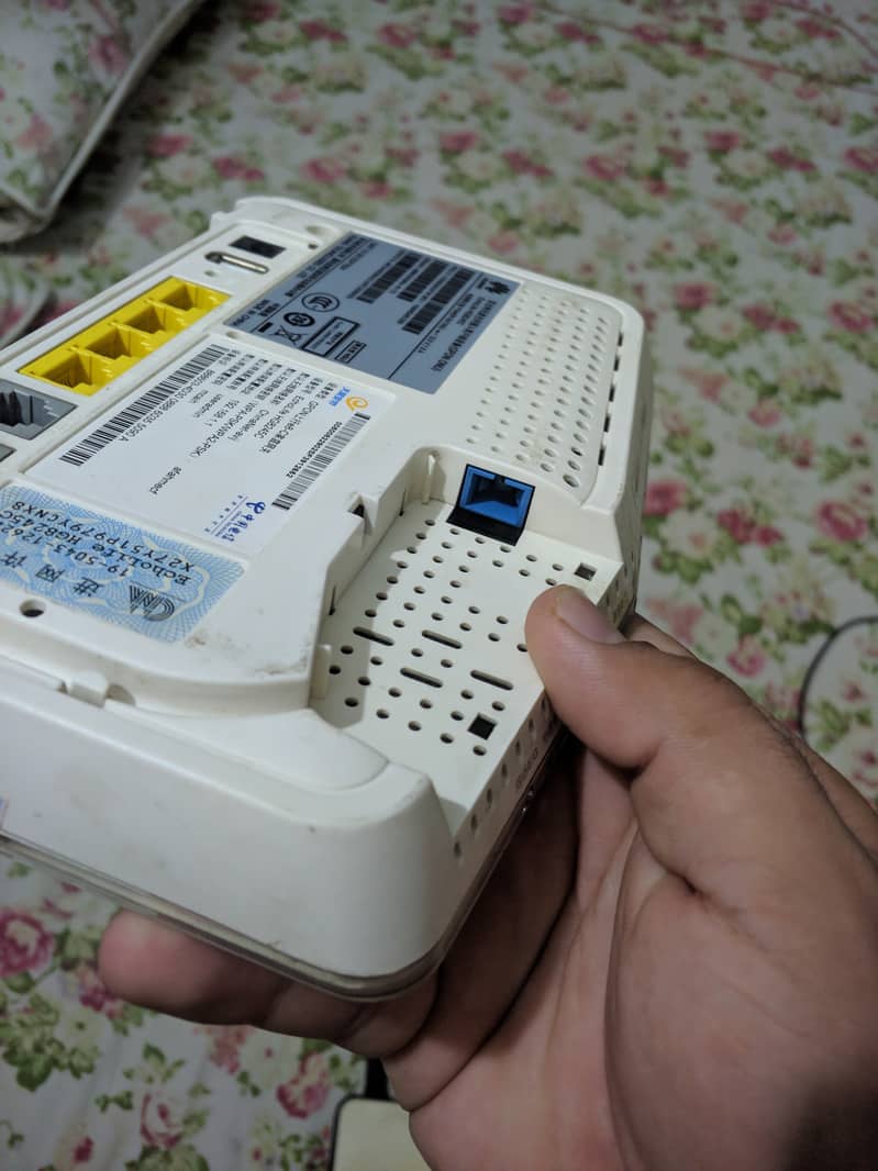 Huawei optical fiber Router and TP Link simple Wifi Router available 4