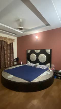 King round bed