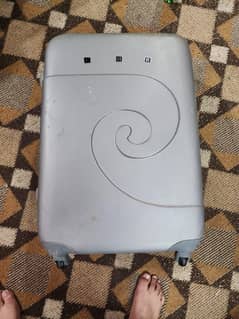 large big size suitcase, isko aap luggage me daal saktey hain