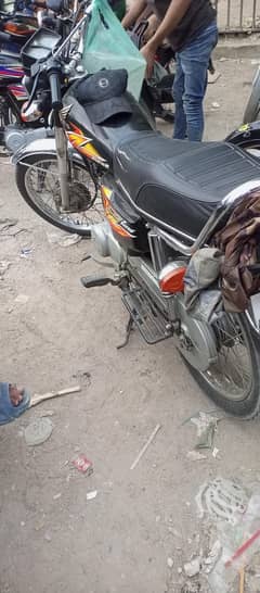 Honda 125 Karachi num full genuine sealed 2021 model lo or chalao
