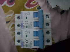 Tomzn original 2 pole DC breakers 32A