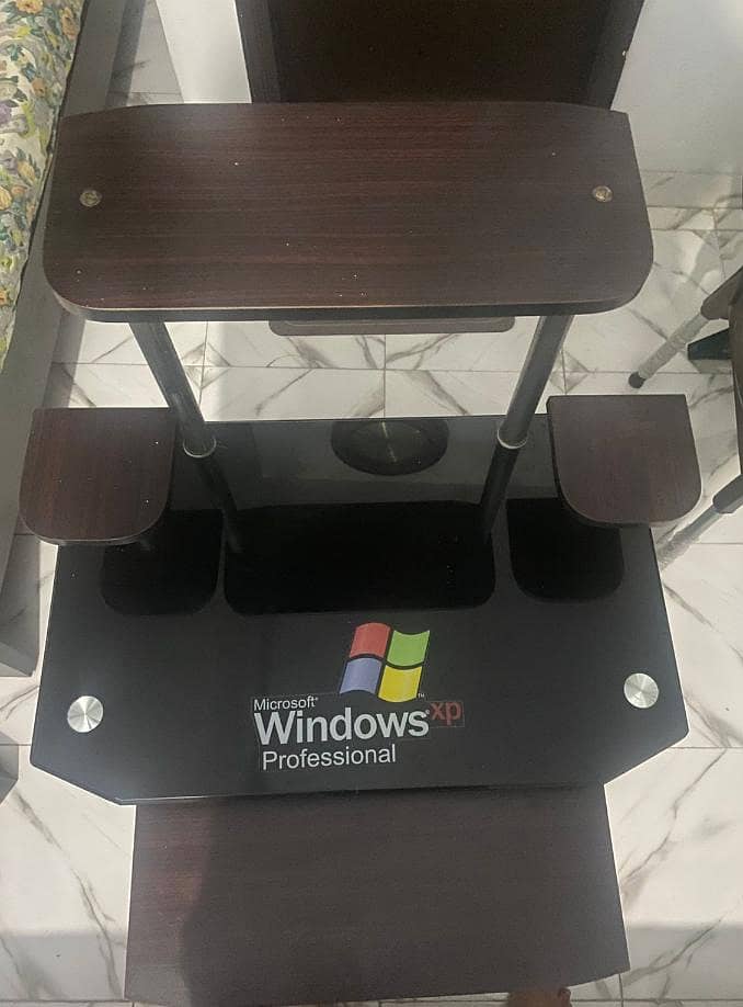 Windows computer table 1