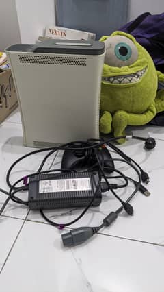 Xbox 360 320 GB Jailbreak with 2 controllers