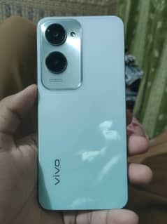 vivo y18 4/128 with complete box 10/9.5