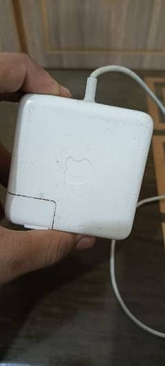 Apple laptop original charger Macbook charger in good condition