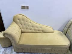dewan with table